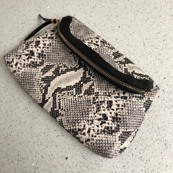 Street Level Handbags - Street Level Clutch/Crossbody